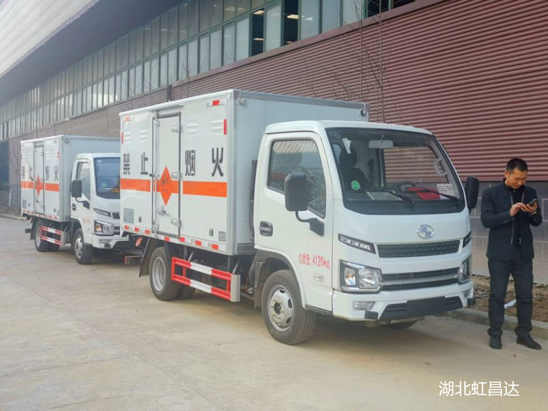 重慶小型5噸危險品廂式運輸車  炸藥車價格