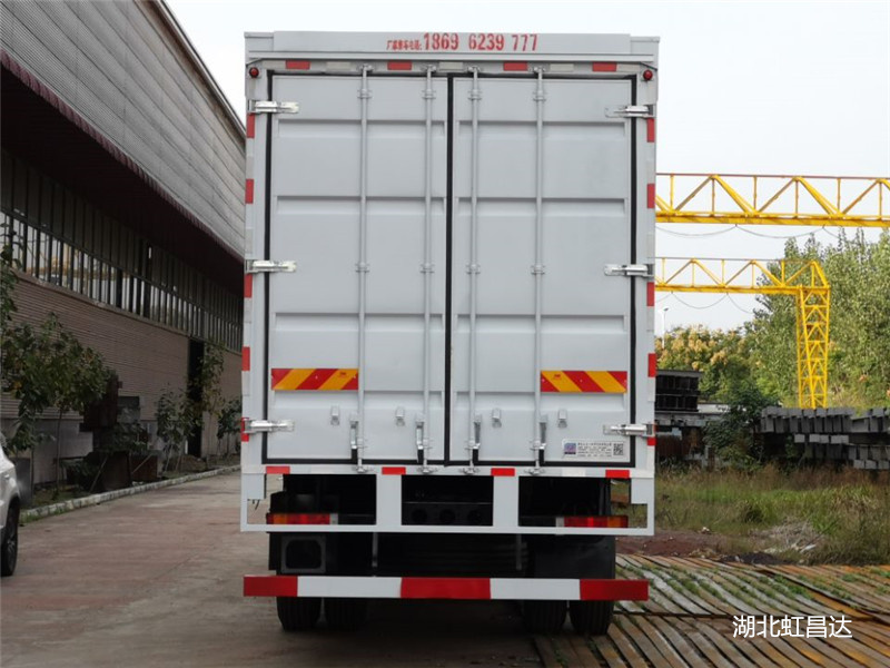 国六东风天龙国六9.6飞翼车