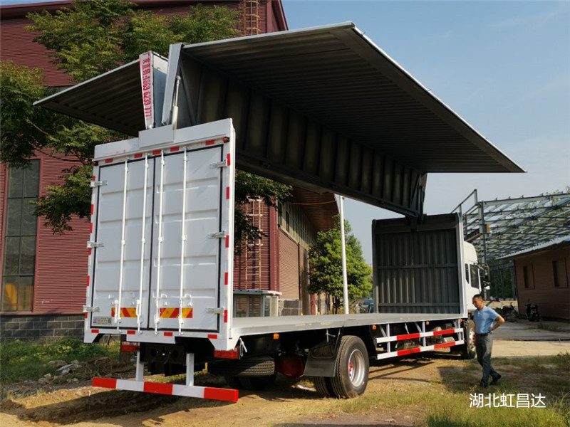 拉汽车配件专用飞翼车 天津国六飞翼车定点采购厂家 飞翼箱车图片