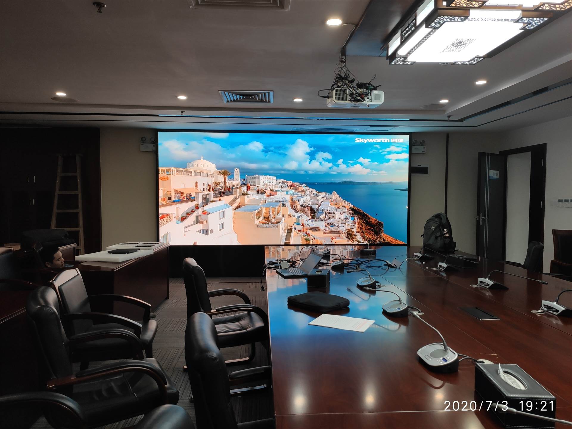 学校会议室led显示屏价格 p1.875电子屏 p1.8led显示屏工厂报价