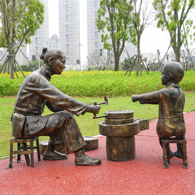 佛山民俗小品雕塑玻璃钢雕塑定做商业步行街人物雕塑