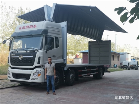 福建东风天龙,前四后四9米6飞翼车厂家直供 展翼货车报价