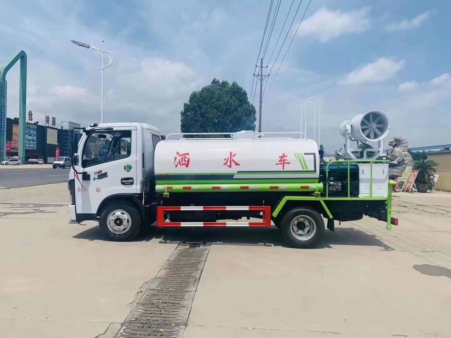 5方国六东风多利卡d6洒水雾炮车