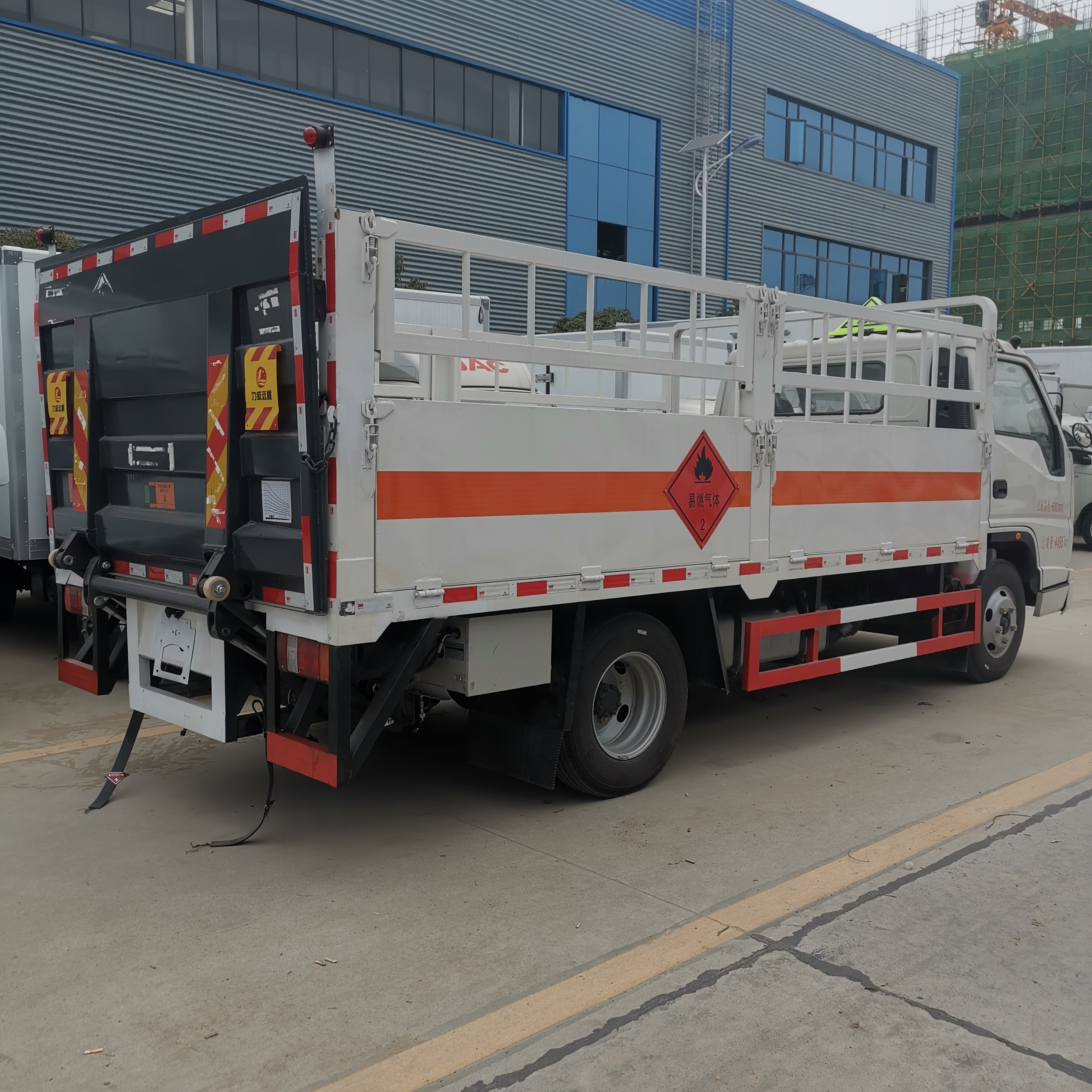 国六江铃煤气罐运输车仓栅式二类危险品车4米2蓝牌煤气罐运输车