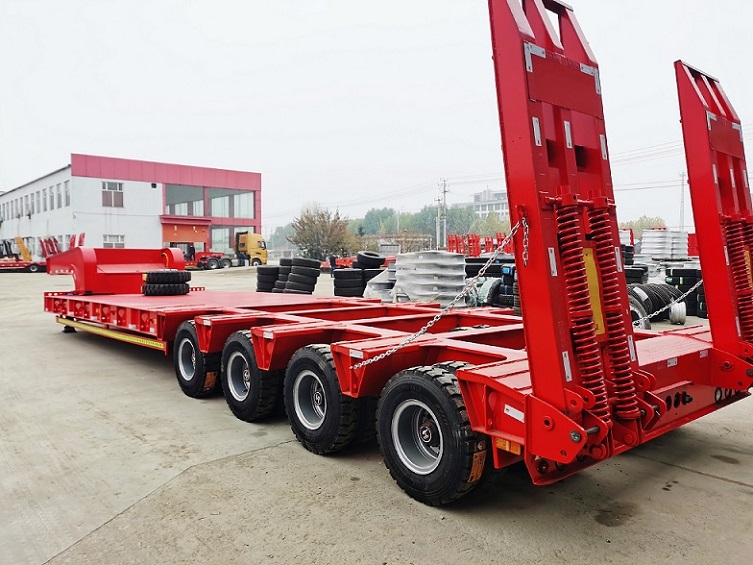 三线六桥低平板半挂车为路而生