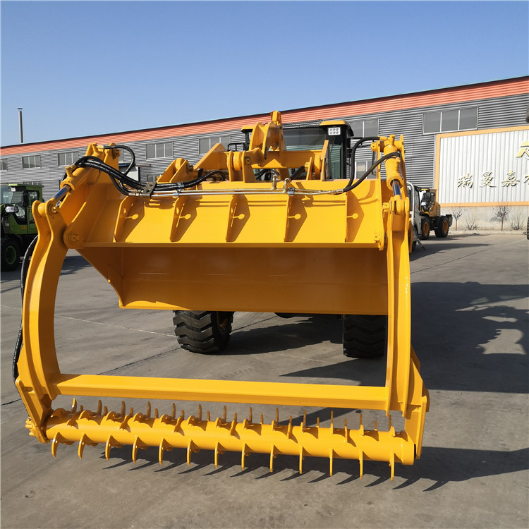 辽宁阜新瑞曼嘉机械青储破碎机956装载机