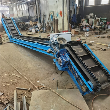 爬坡小型自动升降机  铁板皮带输送机 挡边爬坡上料传送机 