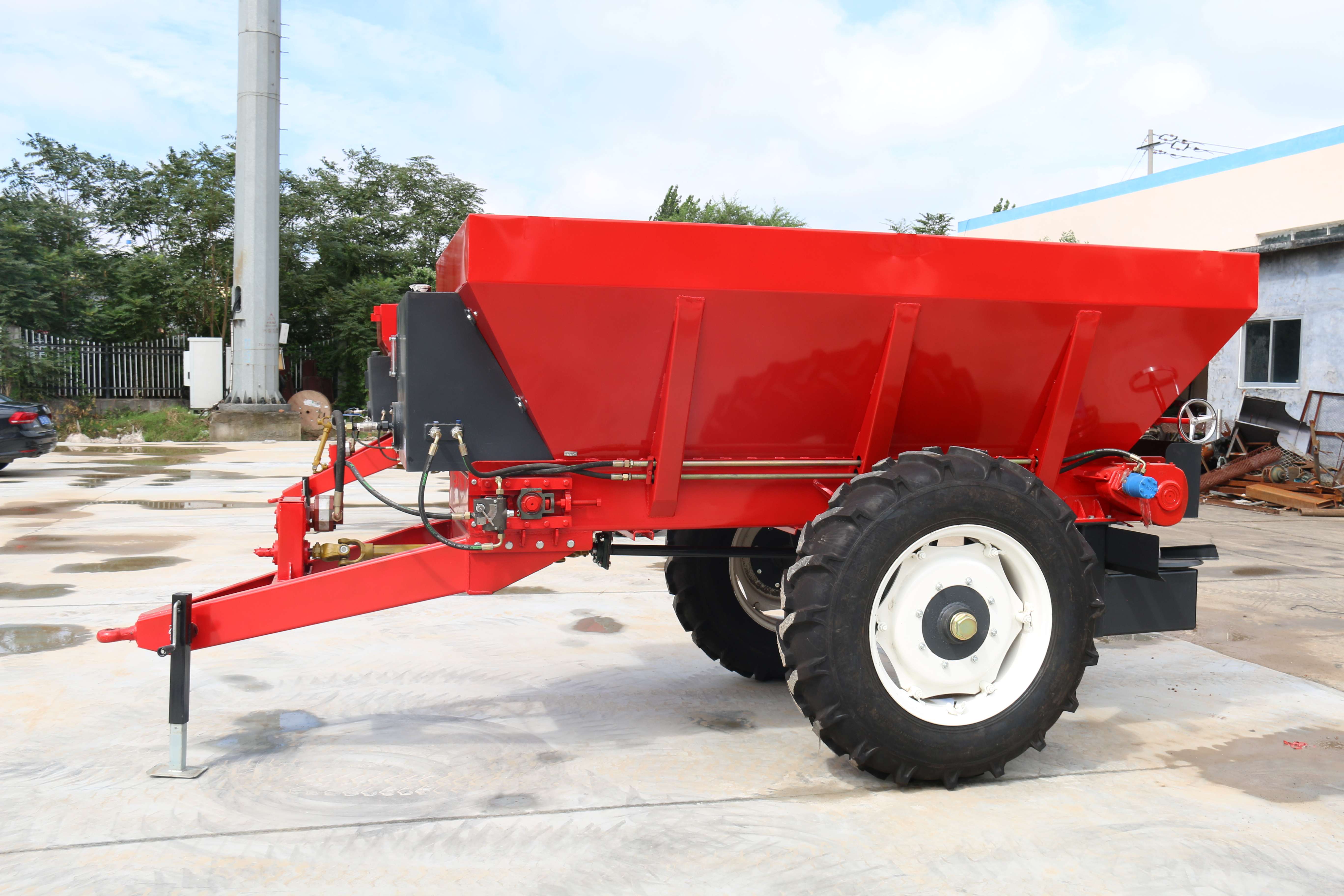 4方牵引式撒粪机 牛羊粪撒肥车 稳定施肥节约成本