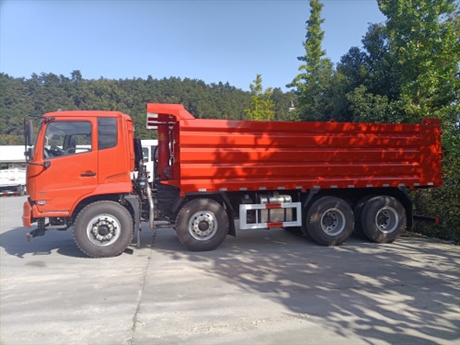 国六东风天锦轻皮前四后八康机320马力渣土车