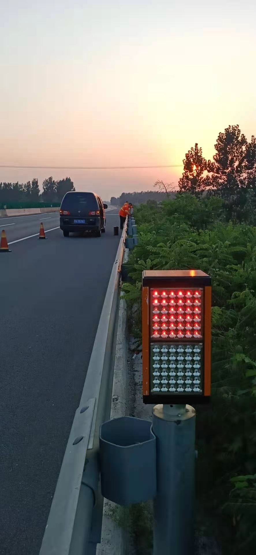 交通安全设施安全诱导指示灯