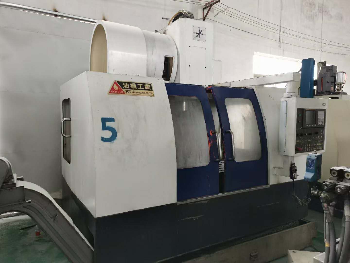 转让二手台湾油机850立式加工中心二手加工中心