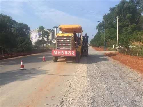 水泥路面破碎機(jī)/多錘頭破碎機(jī)