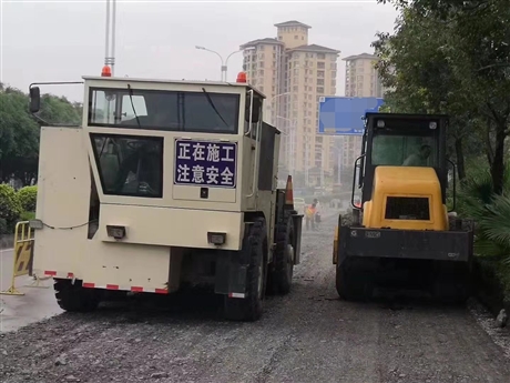 混凝土路面共振破碎機(jī)-共振碎石化施工