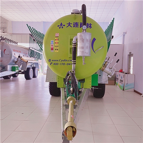 大连工厂批发32吨液体撒肥车 新型液态施肥机