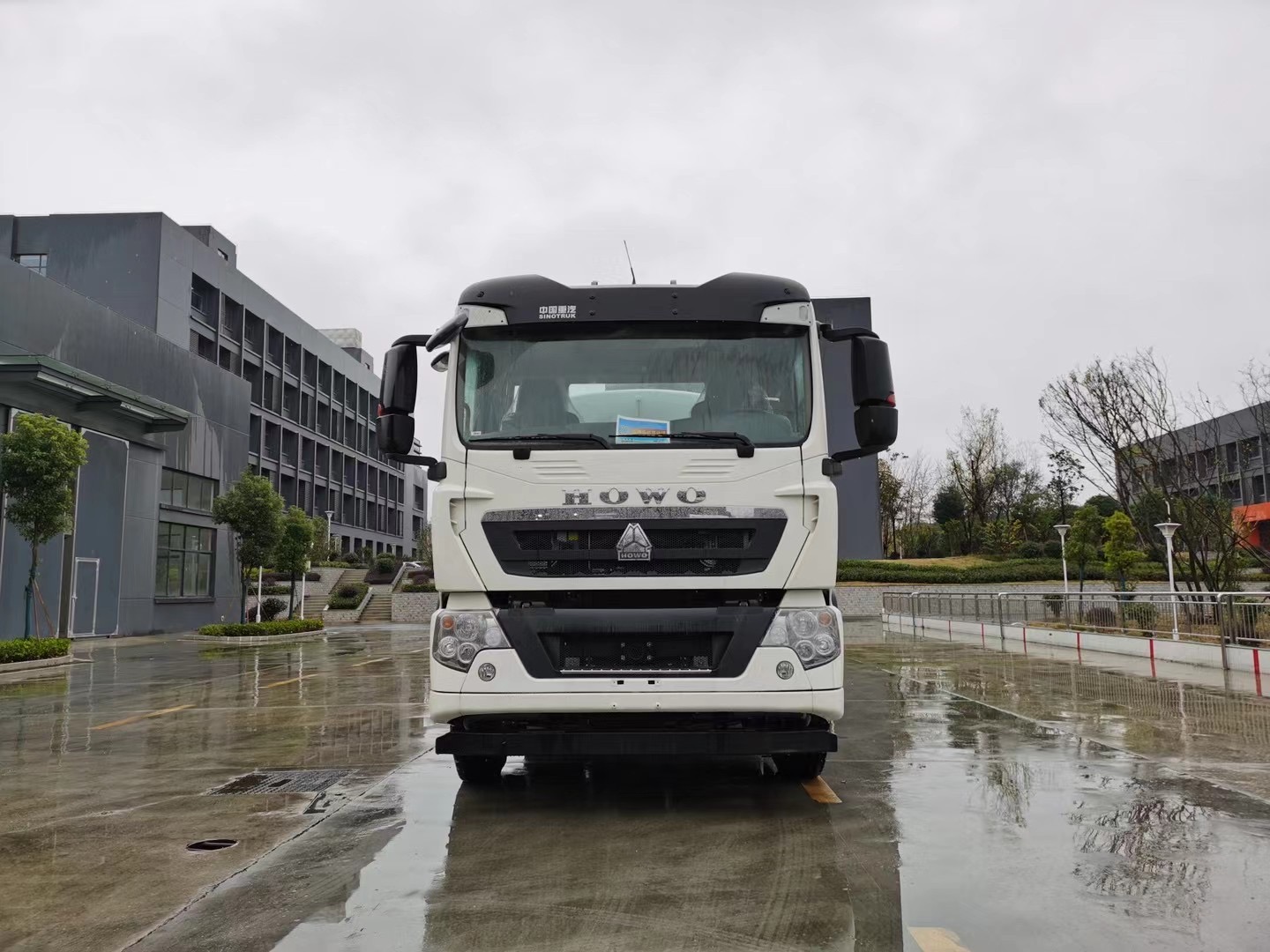 重汽豪沃tx5重载版洒水车