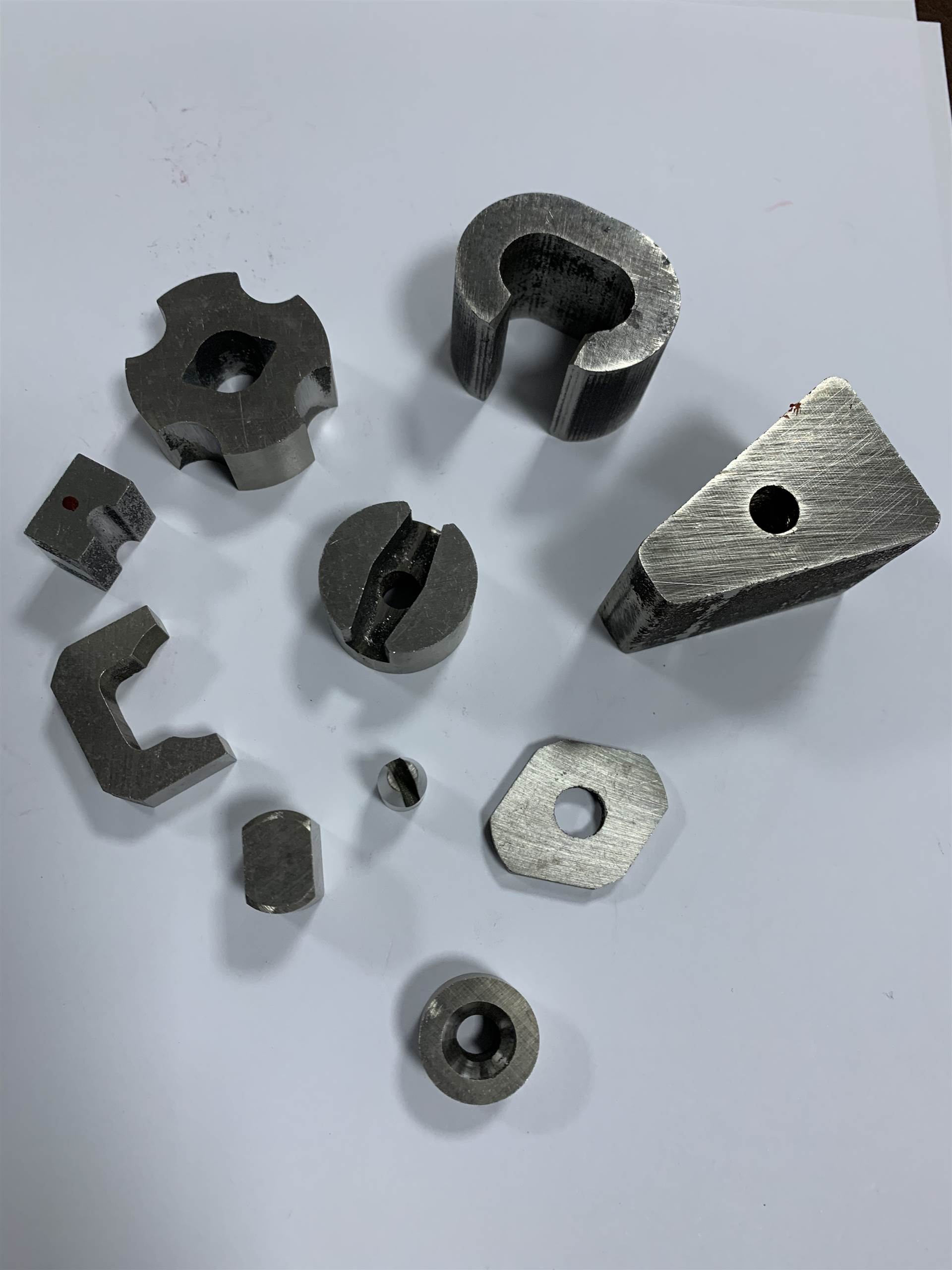 厂家供应高性能铝镍钴磁钢