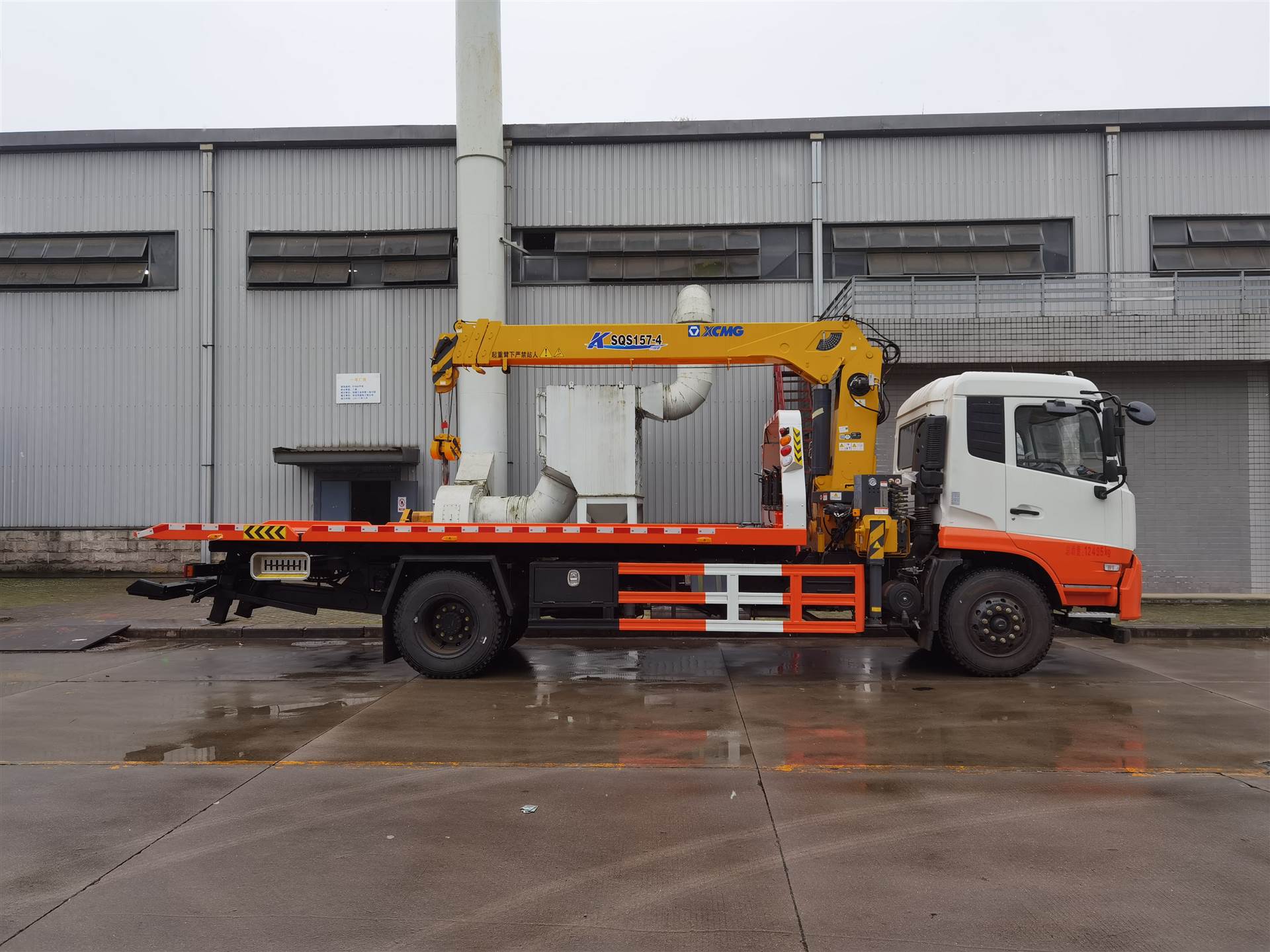 楚胜牌平板带吊拖车价格