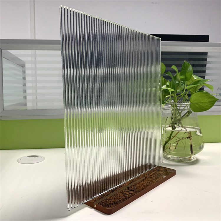厂家供应超白聚光屏风隔断波浪艺术压花玻璃酒店装修工程专用