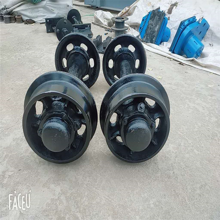 目前在矿山中运输,矿车余姚在轨道上运行,在装卸或其他原因需要停靠