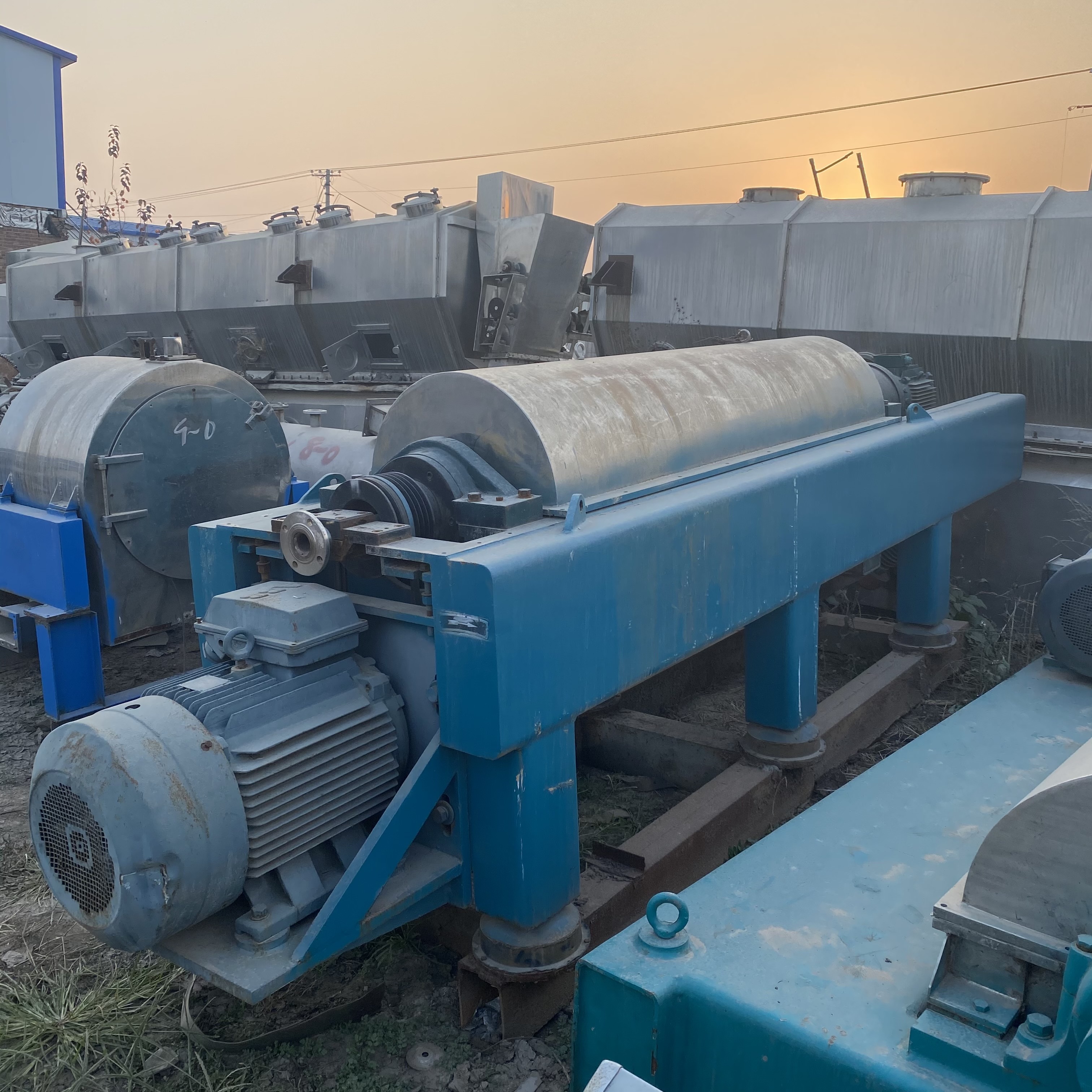 离心机大量应用于化工,石油,食品,制药,选矿,煤炭,水处理和船舶等部门