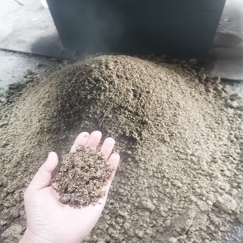 粮食下脚料通过螺旋输送机输送到设备舱中内,蒸汽发生器产生蒸汽直接