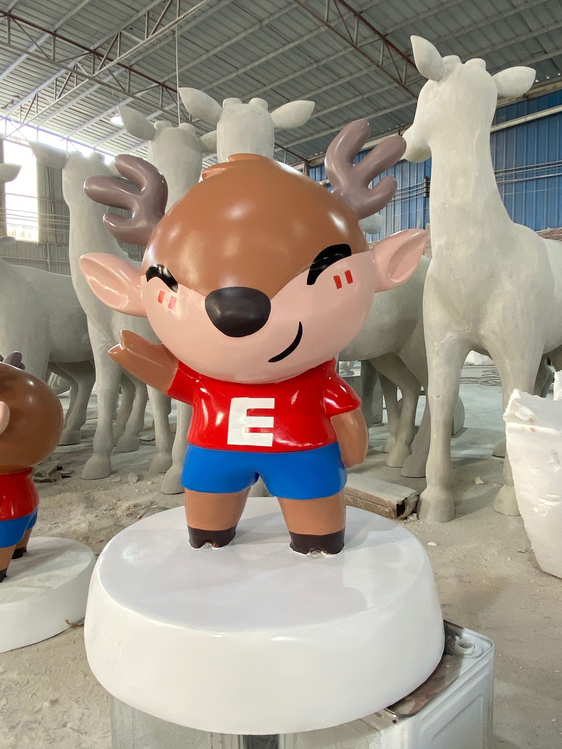 佛山玻璃钢雕塑卡通公仔雕塑熊卡通雕塑定制厂家