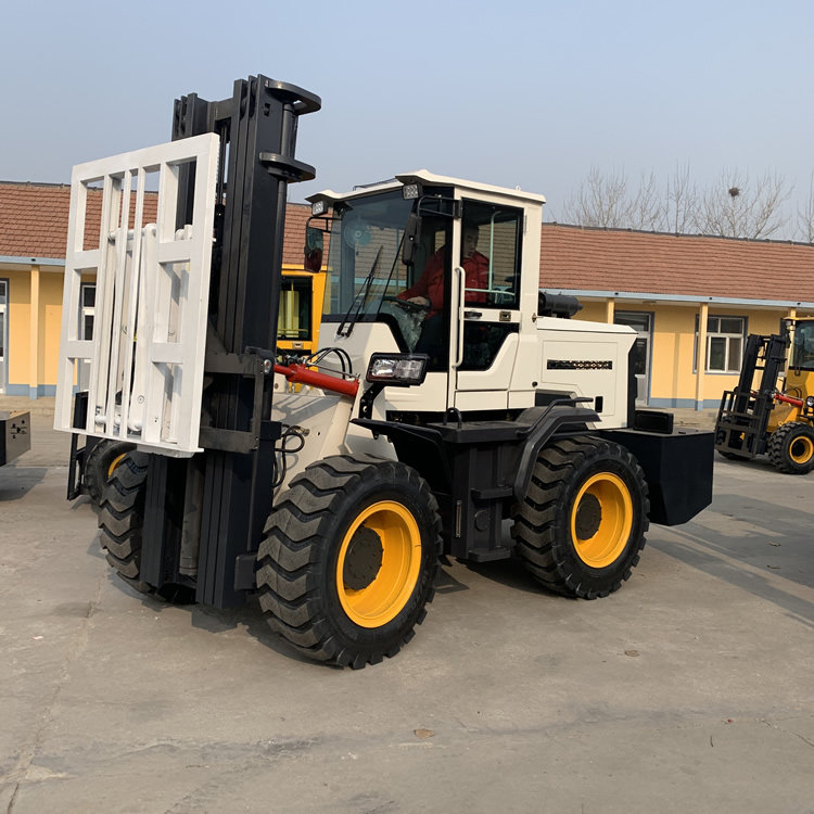 越野叉车搬运定结九迪3t越野叉车