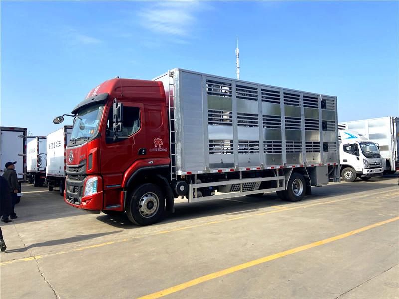 养猪场活猪转运车 欧曼三层升降装猪车