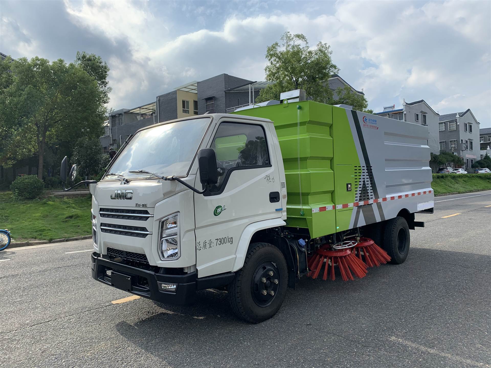 5吨江铃扫路车国六小型洗扫车