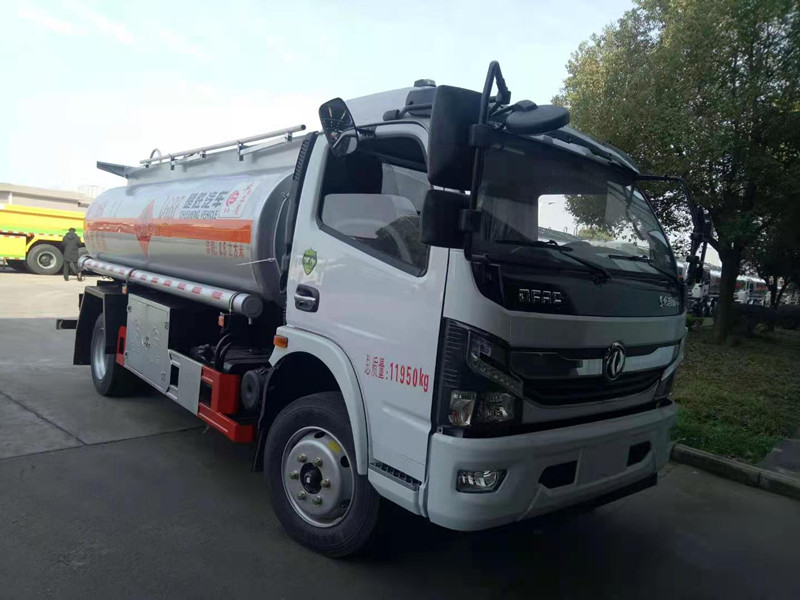 8吨油罐车 东风8吨油罐车厂家专卖 延安8吨油罐车包上户价格