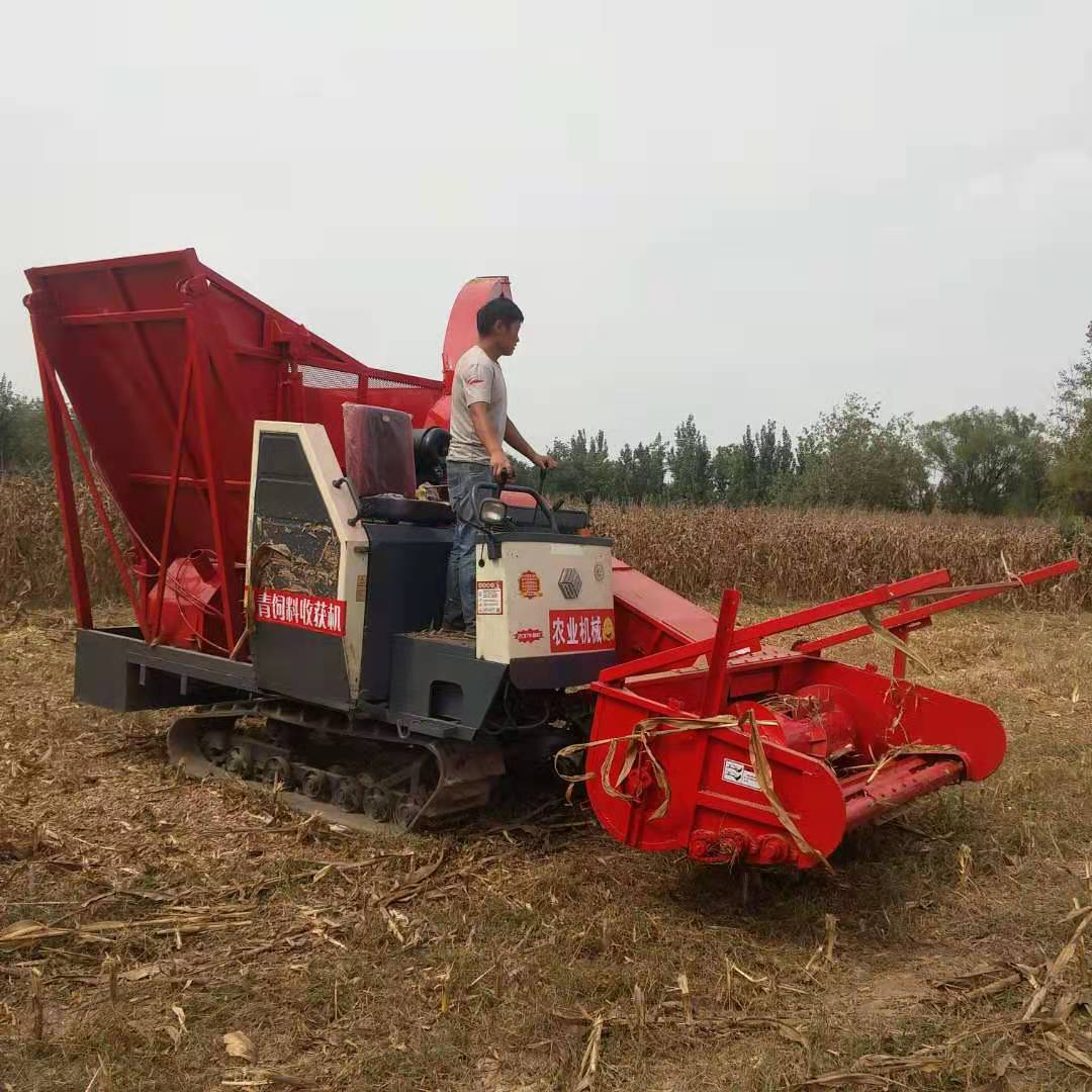 小型自走式苜蓿草秸稈青儲機100馬力履帶地滾刀粉碎青儲機