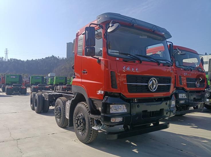 天龙kc小四桥350马力国6排放载重50吨渣土车天龙kc前四后八68米350