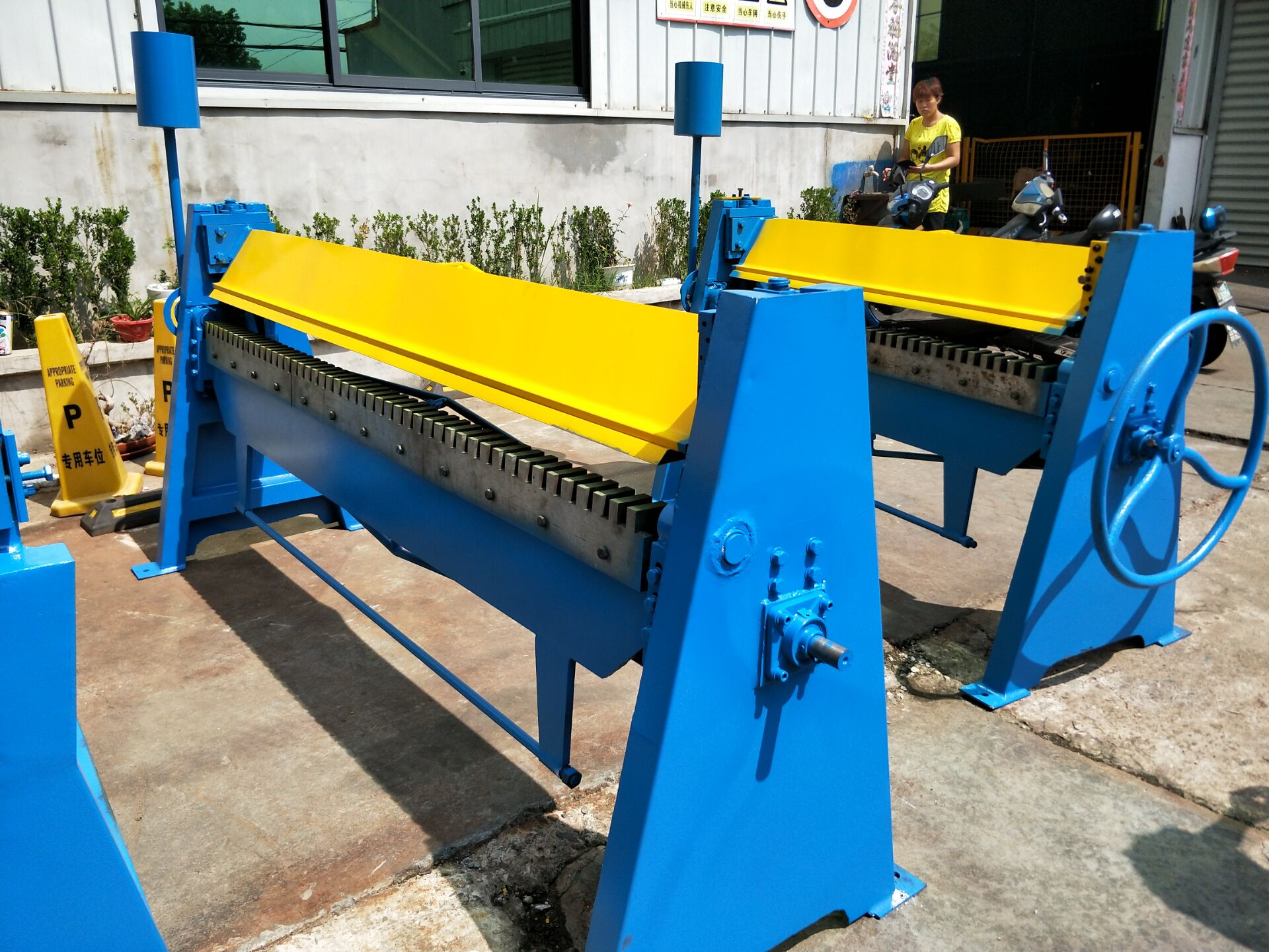 泰州2米手动折边机价格25米气动折方机价格