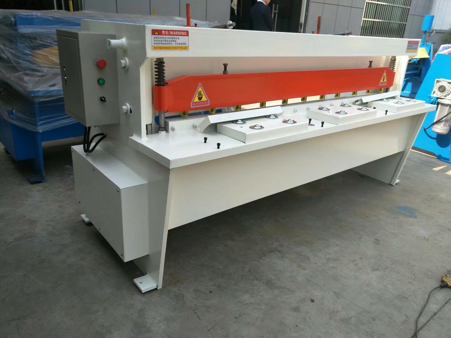 南京小型裁板机 不锈钢1米6电动剪板机 3毫米电动剪板机费用