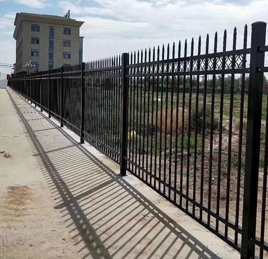 阳台护栏金栏安全防护围墙锌钢护栏小区护栏铁艺围栏厂家