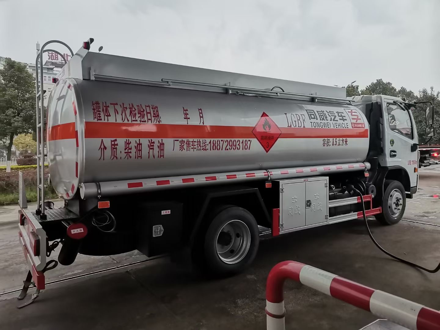 国六8吨拉油车10吨东风凯普特加油车8方东风多利卡油罐车可分期