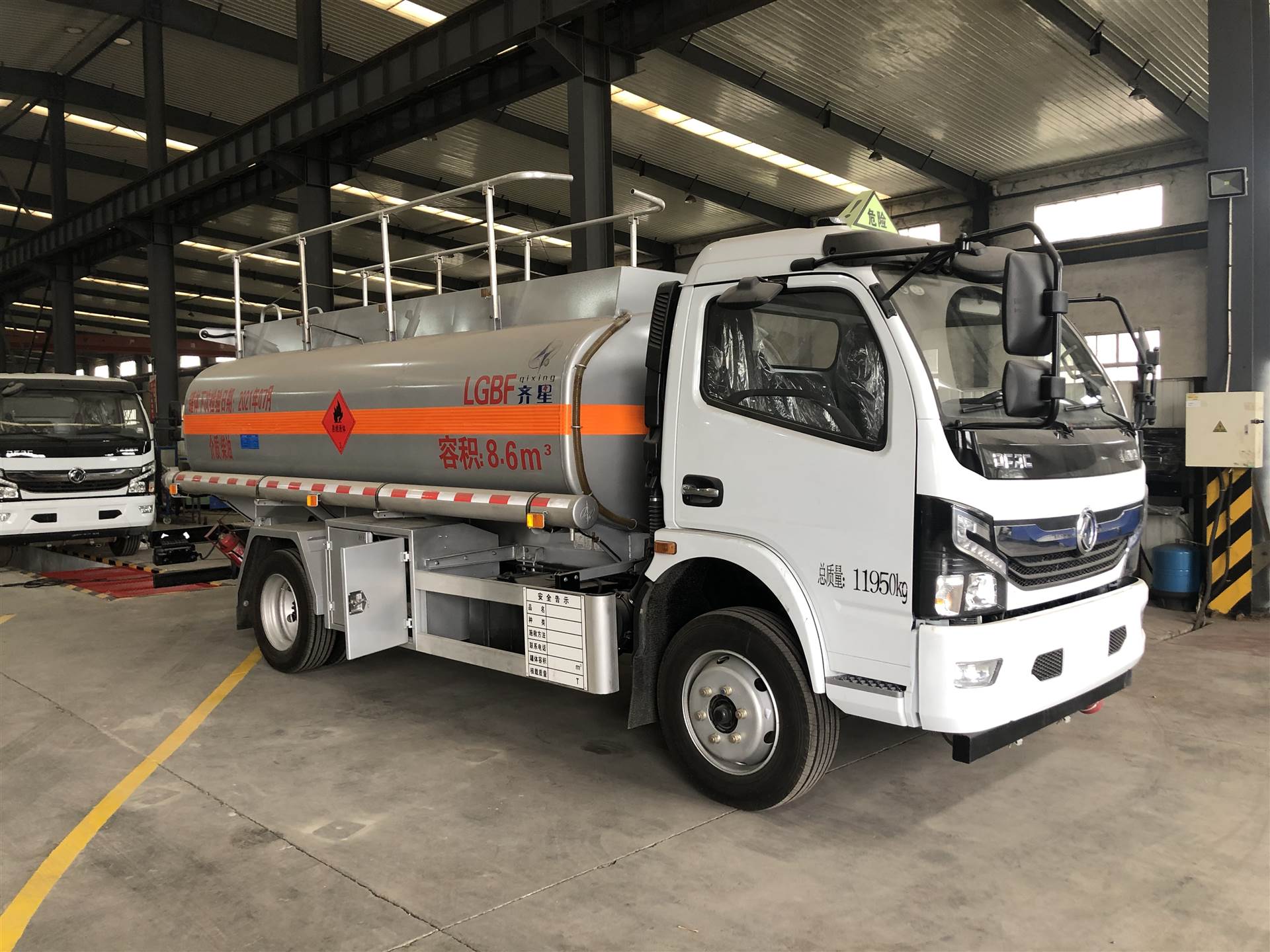 八方油罐车厂家销售可包上户