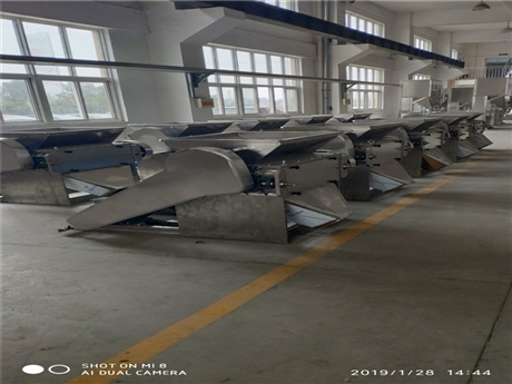 陕西西安尿素粉碎机设备