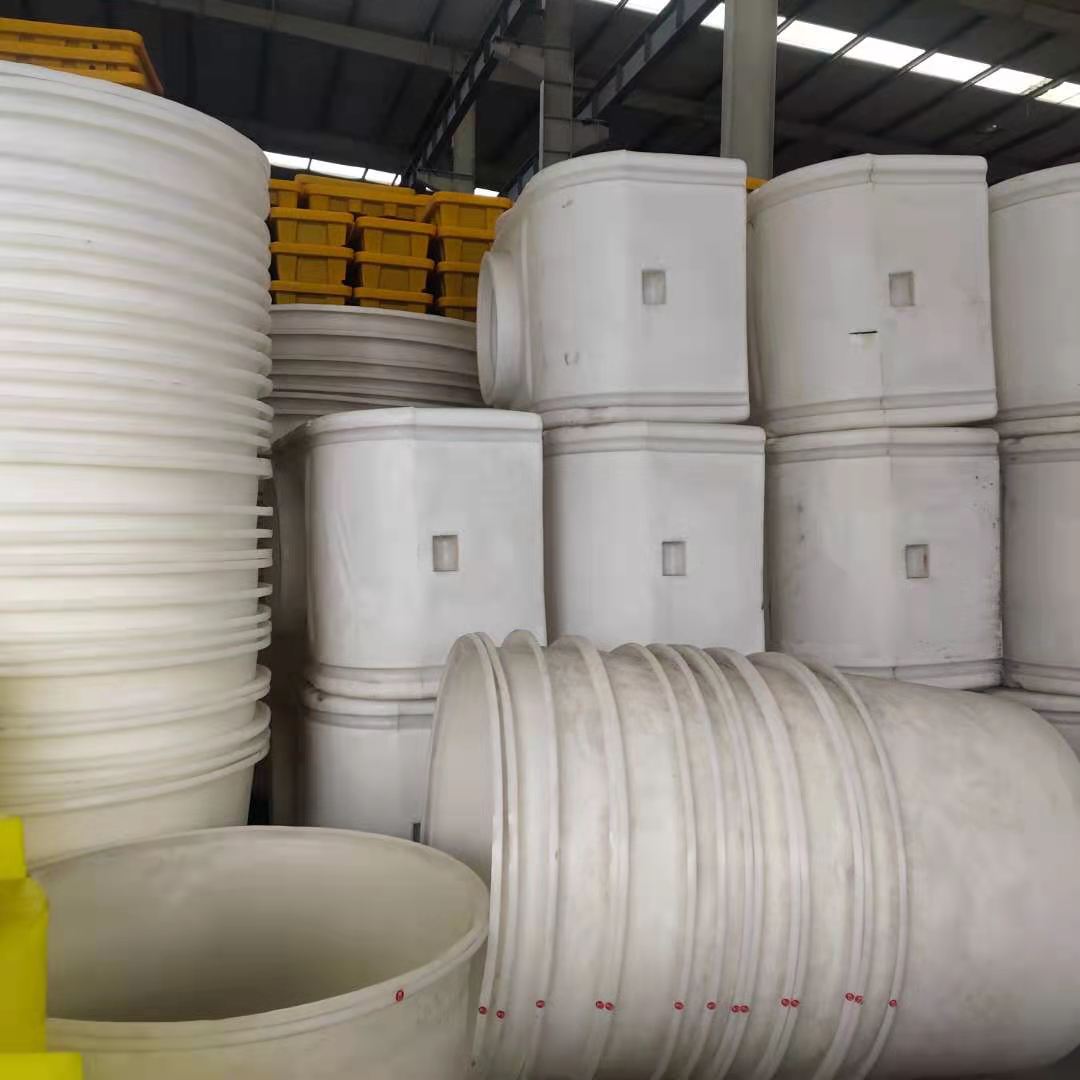 2吨卧式塑料水箱车载储水罐