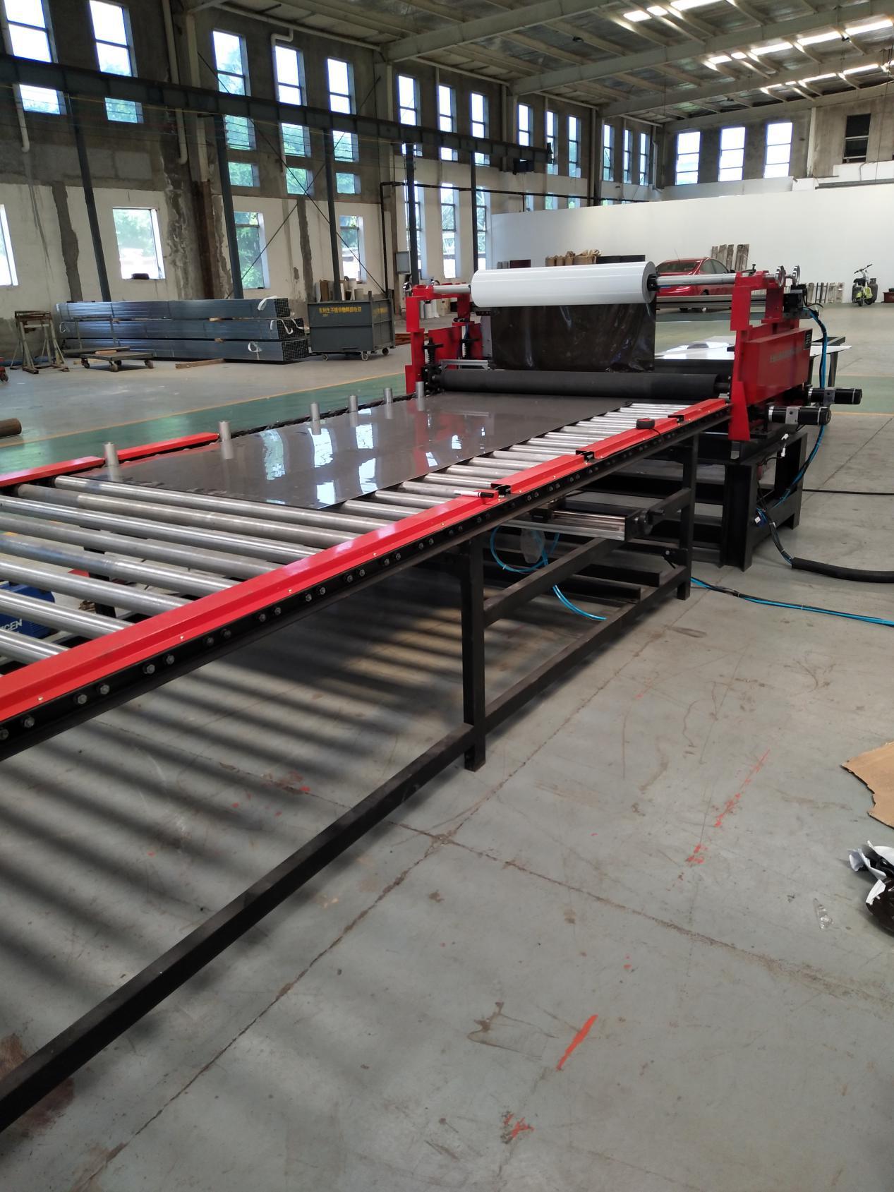 厂家定制橡塑板材自动贴膜机木饰面板贴膜机复合板自动贴面机