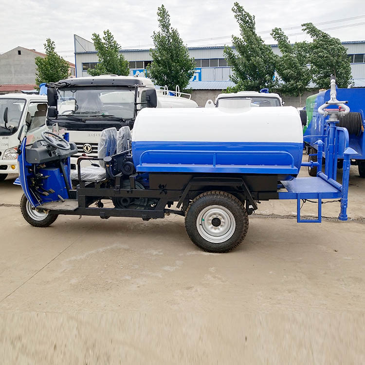 三轮雾炮洒水车