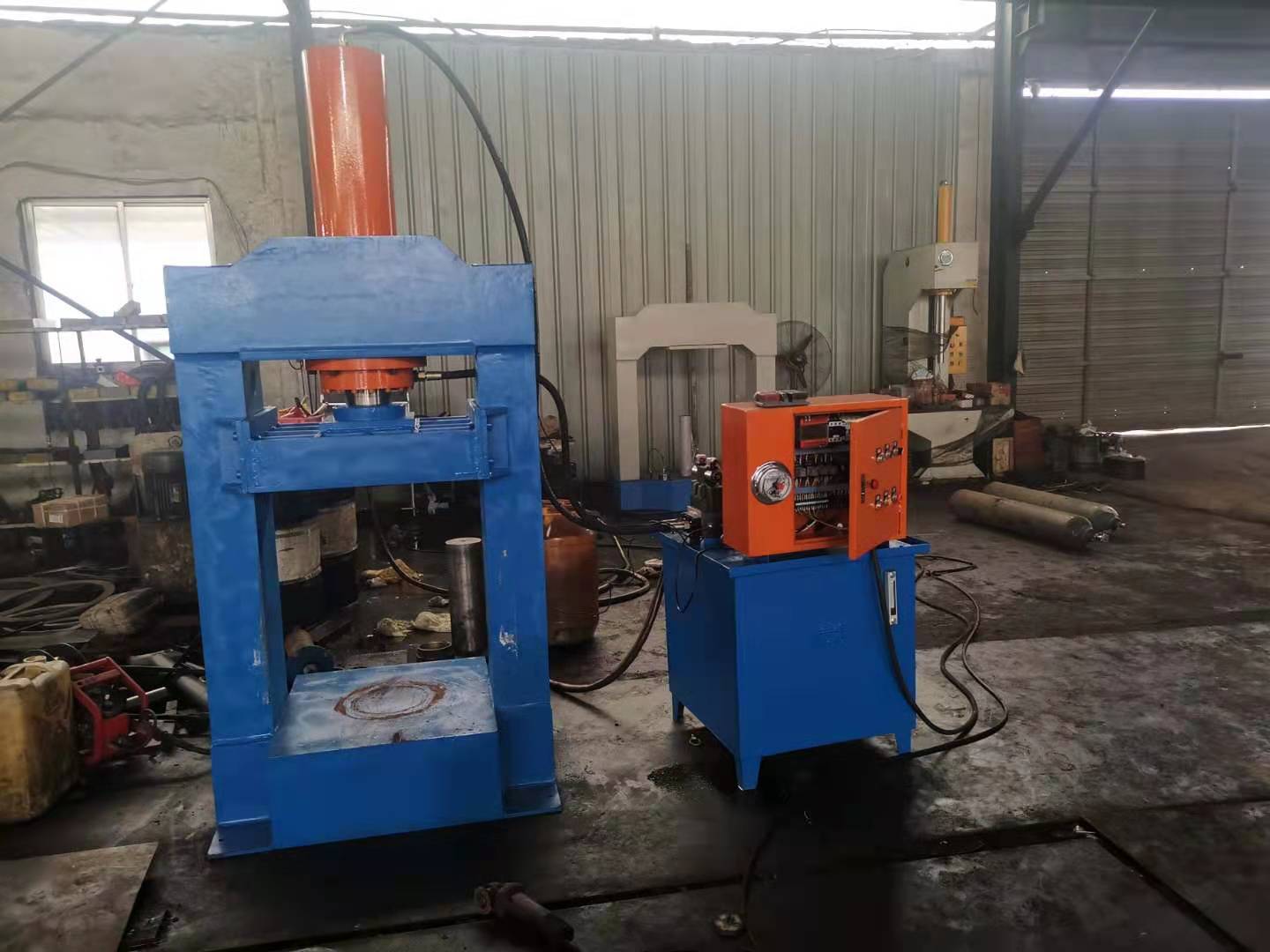 气瓶完全报废机 液化气瓶完全压扁机