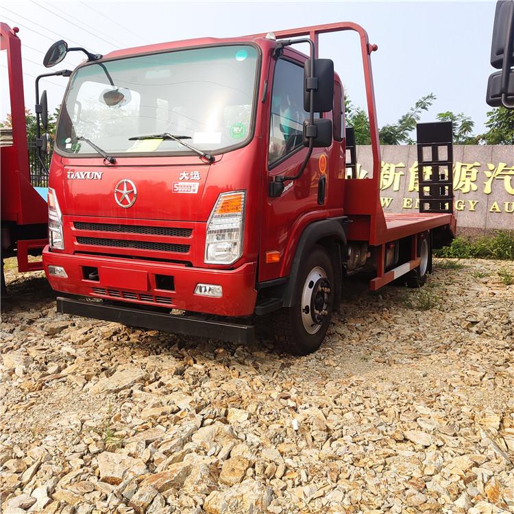 成都大运平板拖车 拉150挖机拖车