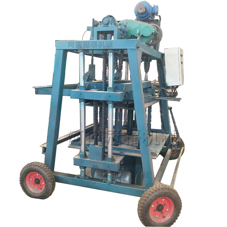 移动式水泥砖机介绍:移动u型槽预制件的过程,是机器行走预制构件留在