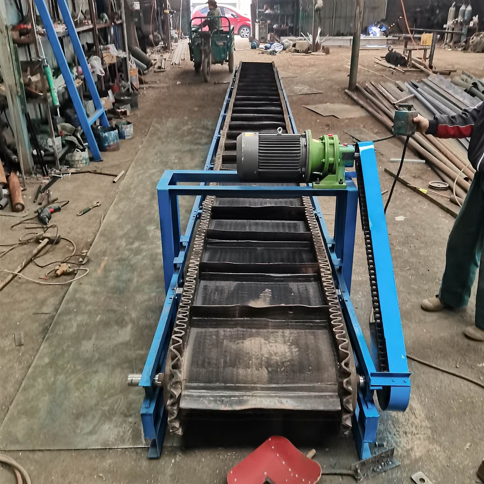 全自动皮带输送机 按客户要求 定做倾斜皮带上料机
