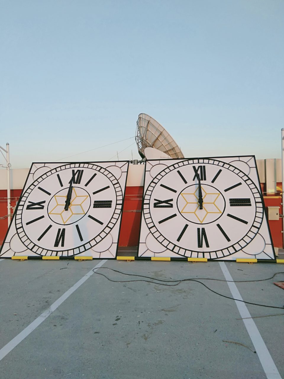 广东深圳户外创意大钟,led外墙大挂钟,钟楼机械钟表学校外墙装