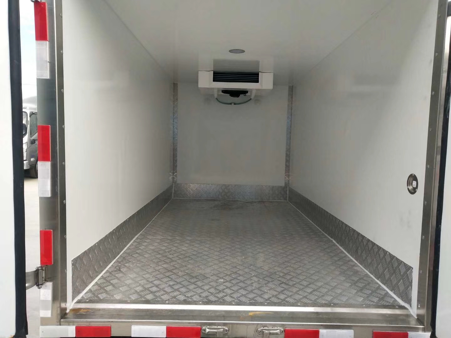 小型冷藏车福田祥菱m1负15度制冷机组32米保温车厢水果配送车