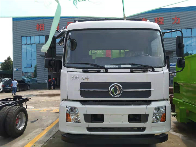 东风天锦勾臂垃圾车厂家供应价格