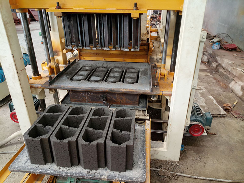 供应彩色路面砖机市政工程路面砖生产线江苏路面彩砖机