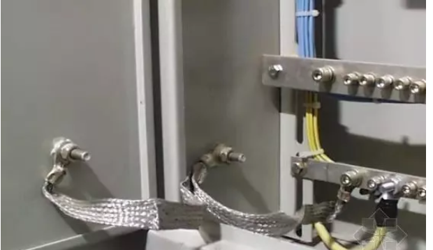 保护接地系统按设备分别接入保护接地排,连接处所如下:1交流配电盘